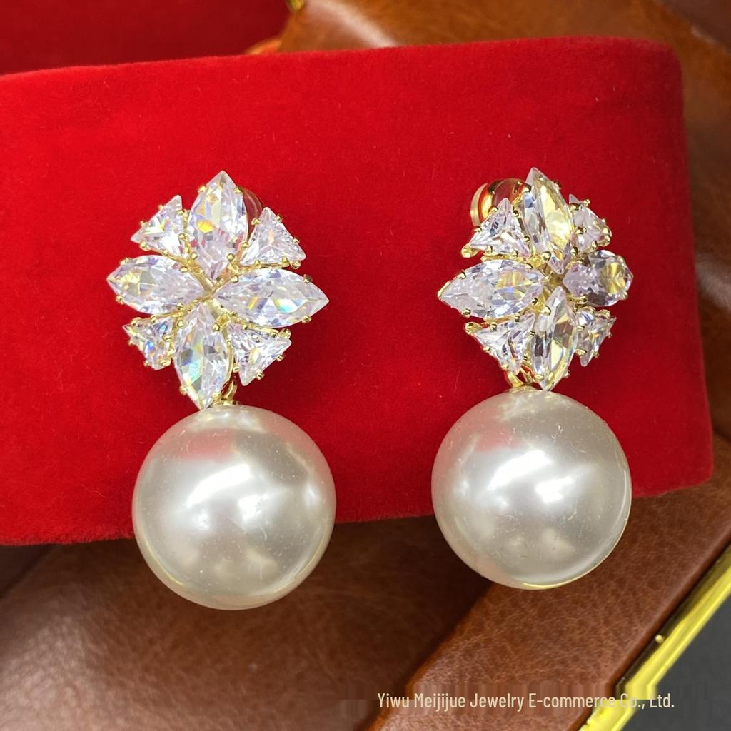 Miki 2025 Emerald Women's Fashion Earrings: Versatile, Trendy, Simple French Retro Dangle & Stud Design.