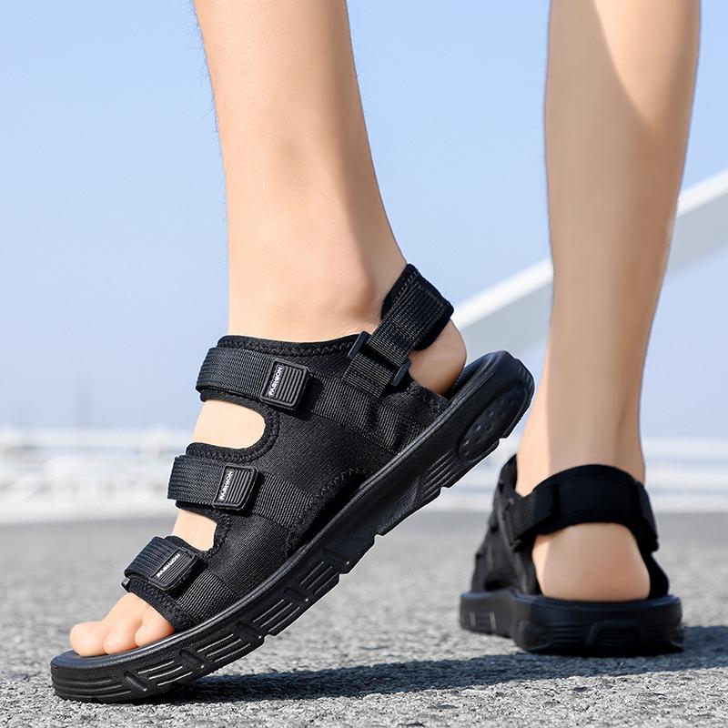 A Pair Of Men'S Sandals, Summer New Trendy Sports Outer Wear, Non-Slip, Wear-Resistant, Soft-Soled Driving, Cool Beach Shoes For Men