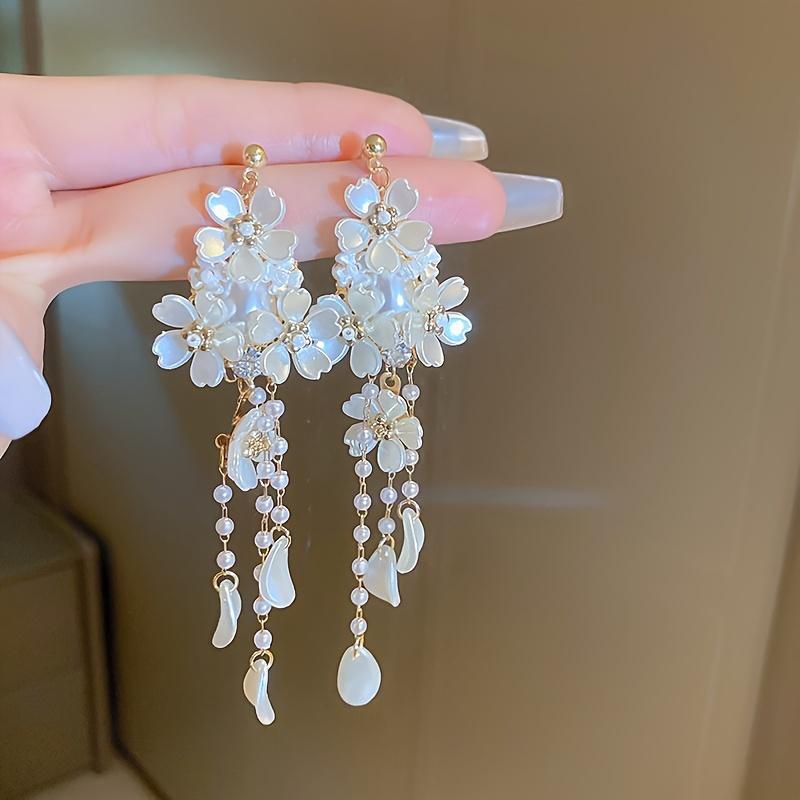 Exquisite White Flower Design Dangle Earrings Elegant Simple Style Alloy Jewelry Wedding Accessories