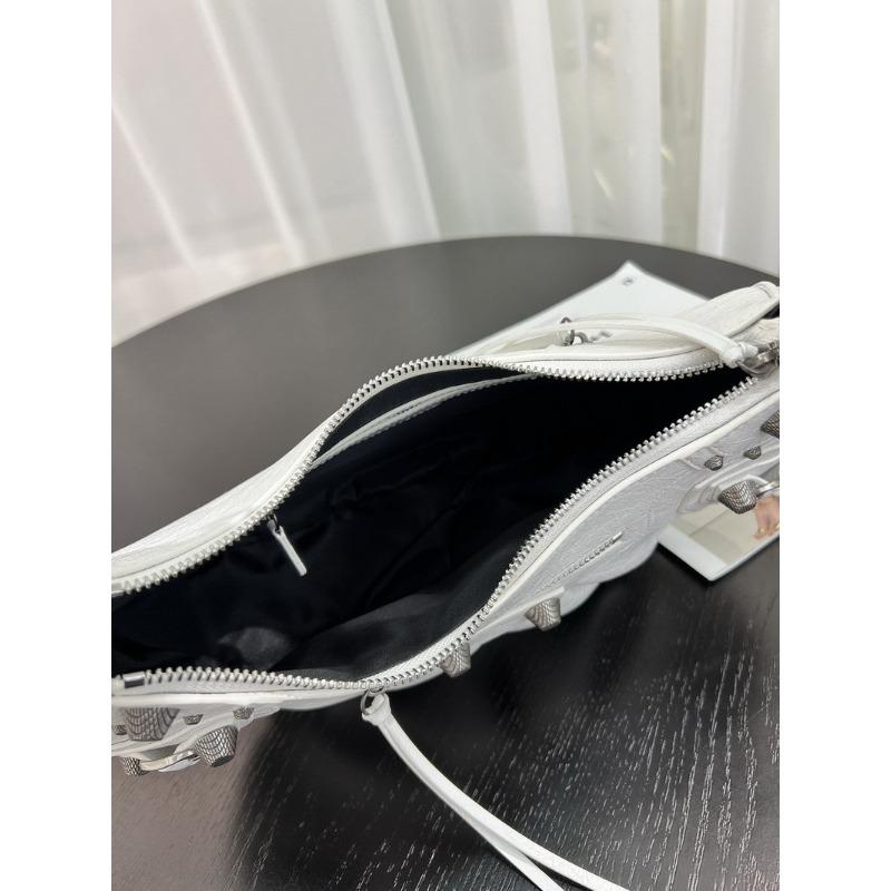 New high-end locomotive bag pleated rivet crescent bag Spice girl bag crossbody shoulder handbag bag female