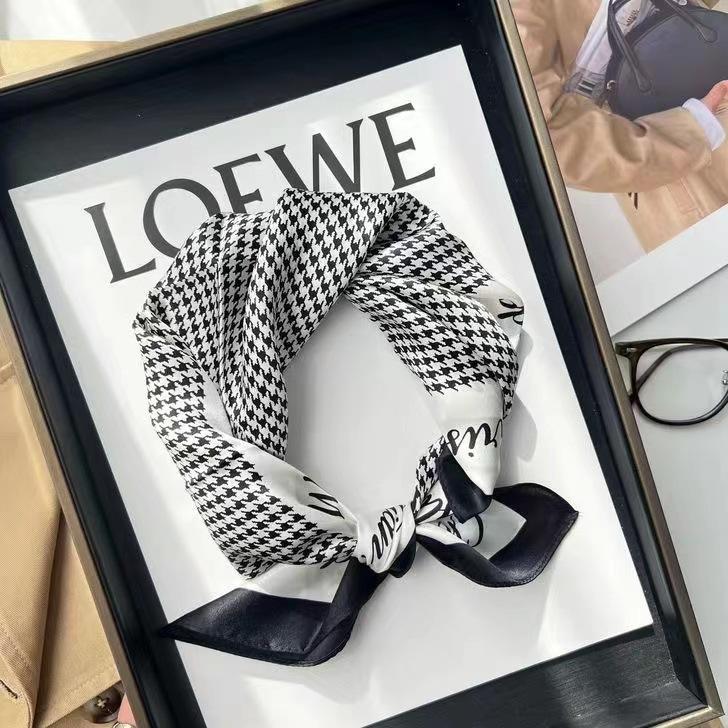 Gift silk scarves High-end silk streamer printed small square scarves Women's versatile trend square silk scarves