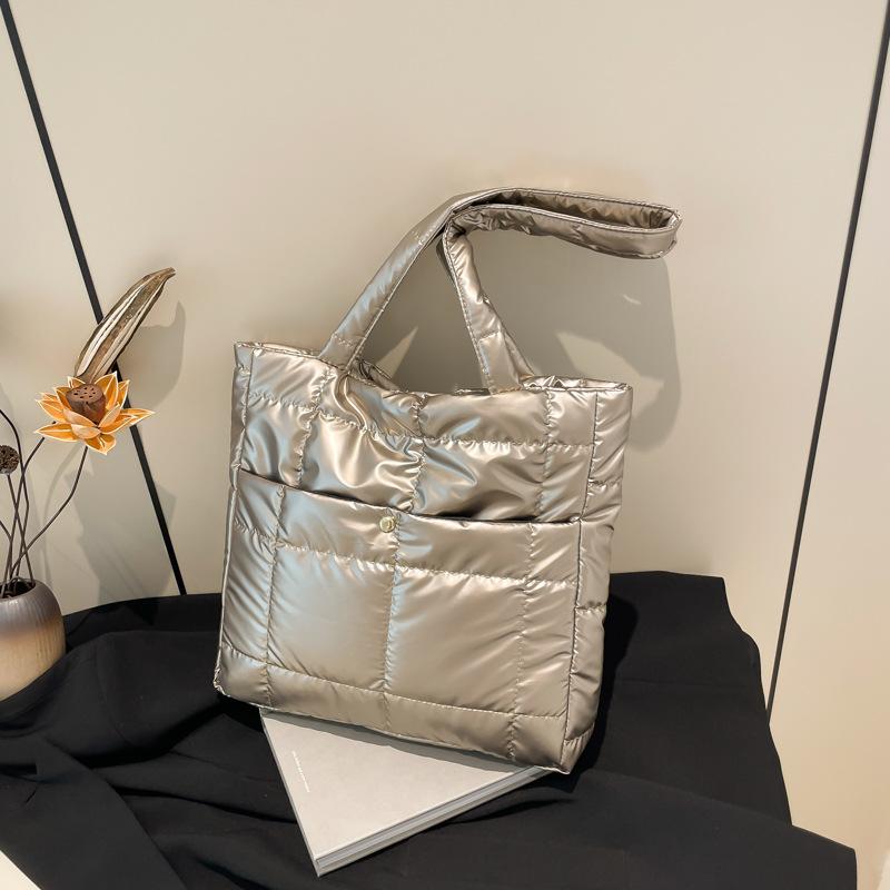 

2025 autumn and winter new cotton clothes shoulder bag women s diamond Korean version high-end fashion versatile casual niche tote bag золотой