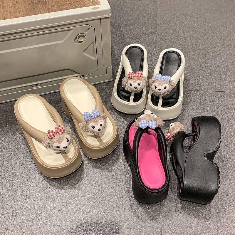 Internet celebrity explosion thick bottom heightening flip-flops women wear 2025 comfortable stepping on shit feeling non-slip beach cool slippers wom