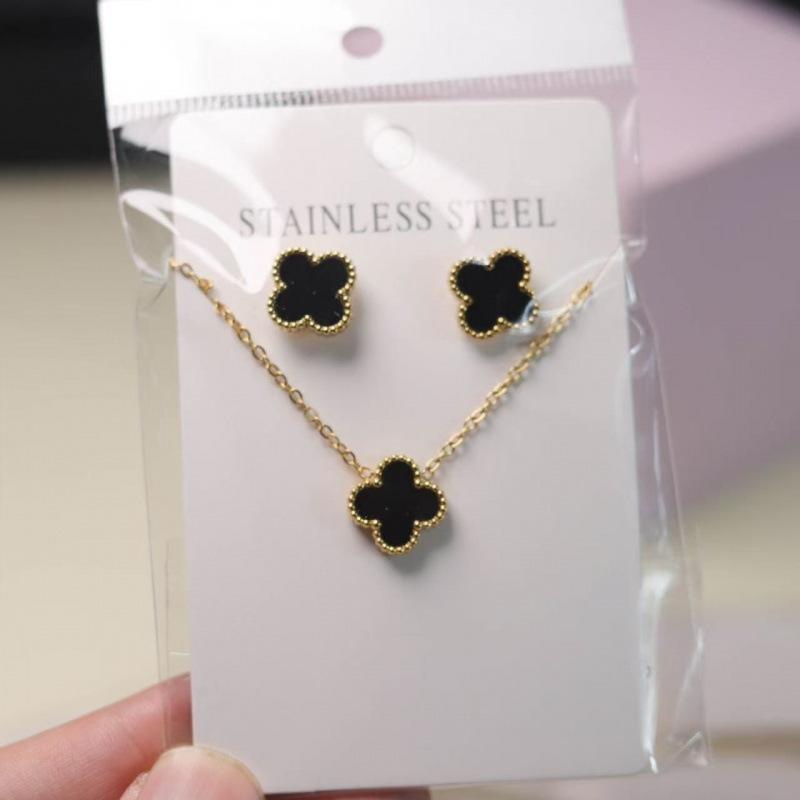 

Four-leaf Clover Earrings and Necklace Two-piece Set Versatile and Stylish Clavicle Chain 18K