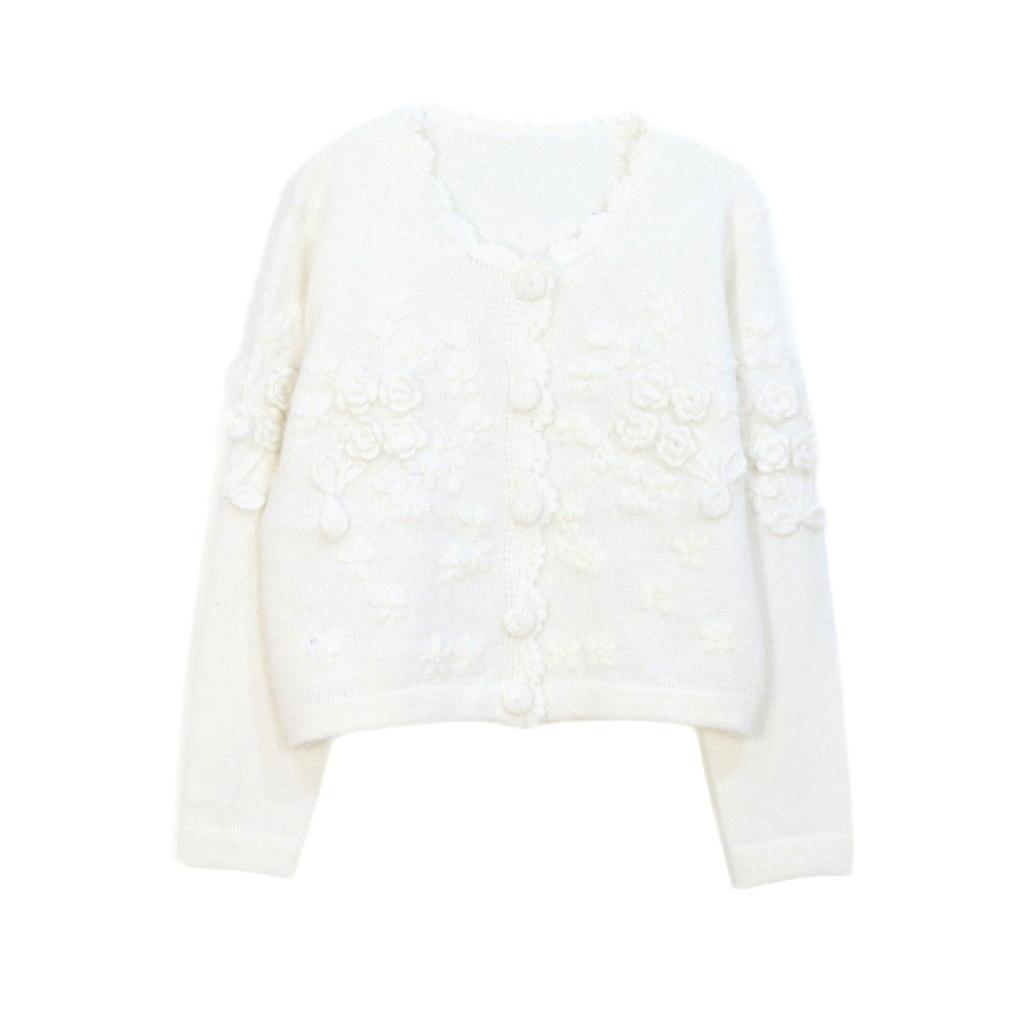 Spring & Autumn V-Neck Crochet Cardigan – Soft, Gentle Style