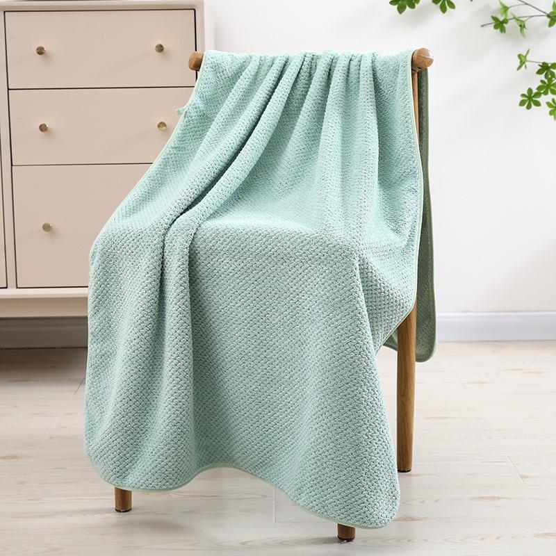 

1pcs Thickened Enlarged Coral Fleece Adult Bath Towel Soft and Absorbent Not Easy To Shed Hair Household Shower Towels Sports Beach Washcloths 70*140cm 1pcs