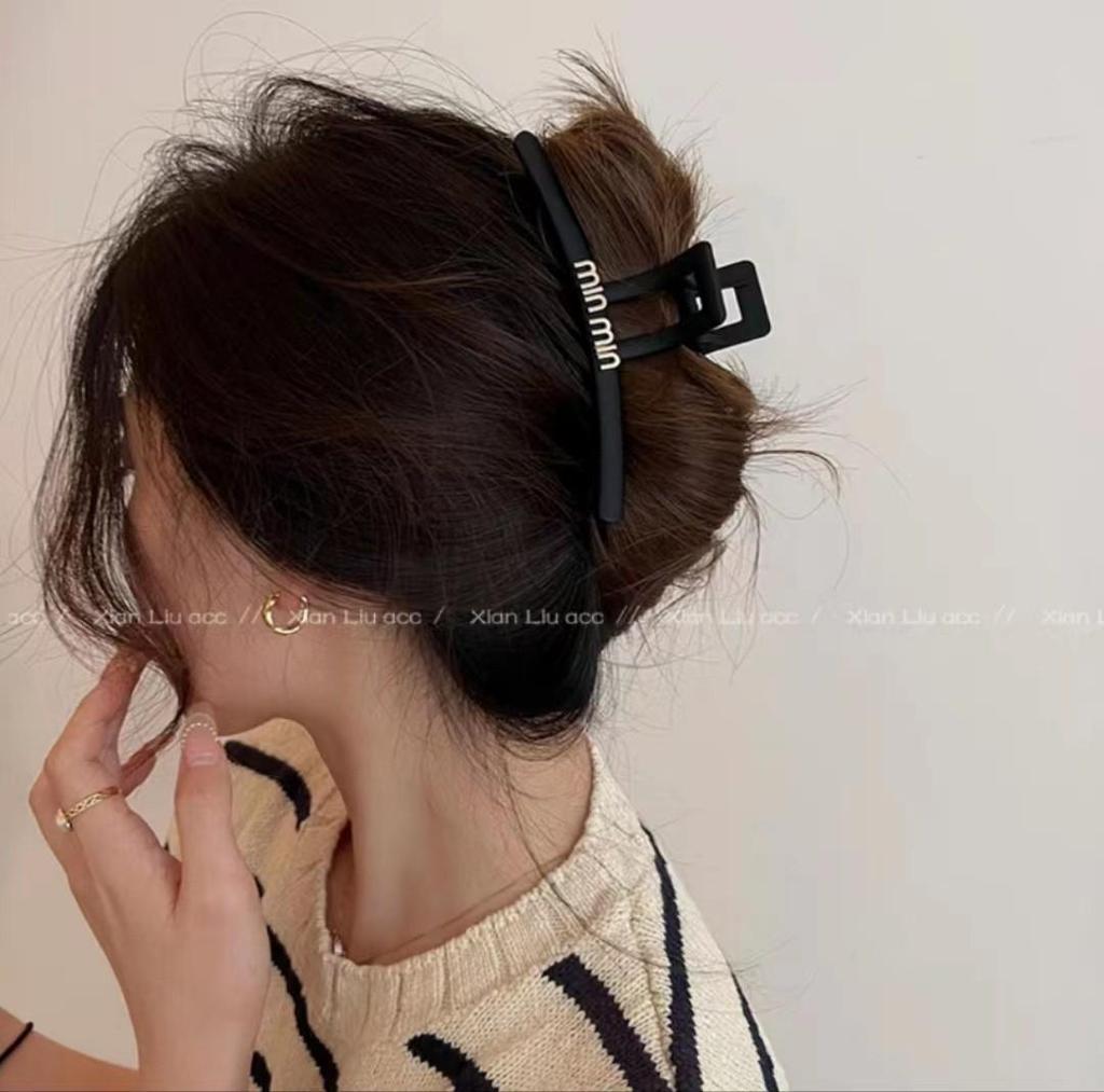 High-End Matte Frosted Large Hair Claw Clip, Women's Chic Shark Clip