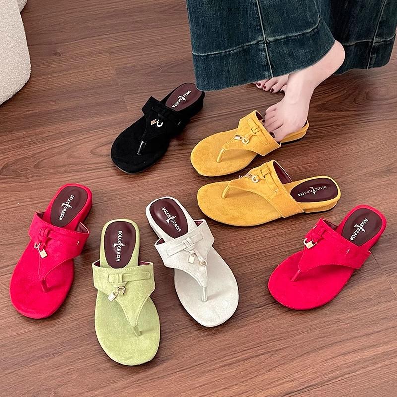 2025 Summer New Retro Pinch-on Flip-flops Shoes Women's Shoes Wear French Small Sandals Beach Sandals Soft