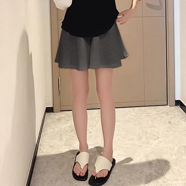 

Petite Maternity Summer Outerwear: Two-Piece Casual Set with Short Sleeve Top, Pants, and Skirt. XL (65-73 kg)