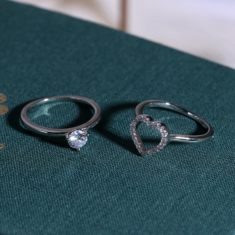 Zhenxin Heart Ring: Fashionable European & American Style with Dual-Wear Options, Featuring a Shimmering Zircon Stone and Simple, Elegant Design.