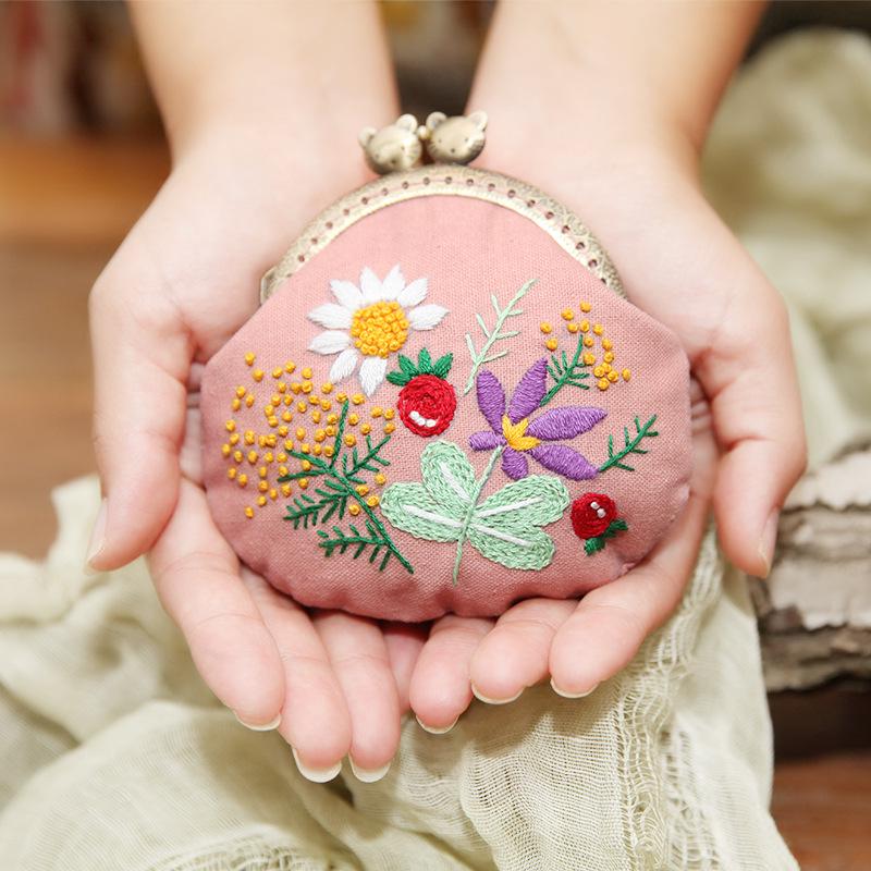 Lu Embroidery Floral Coin Purse DIY Kit: 3D Beginner's Handmade European Design