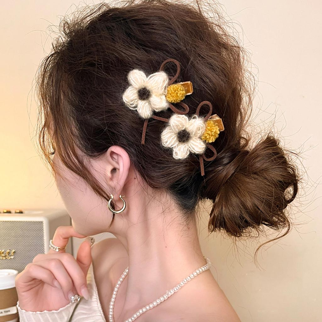 Cute plush flower hairpin girl heart clip super fairy bangs clip forehead hairpin travel hairpin headgear