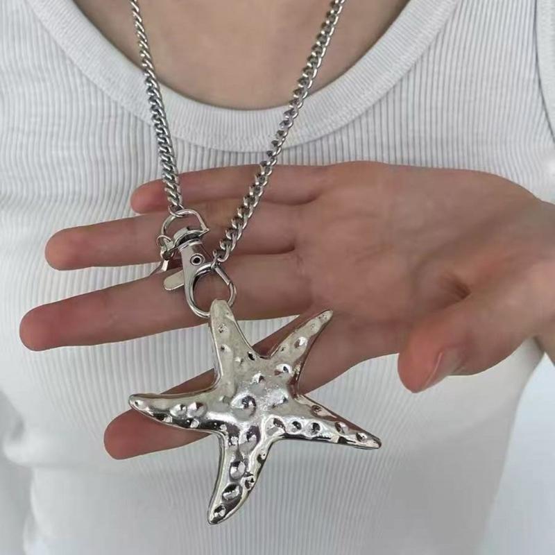 Retro Star Pendant Necklace Unique Necklace Exaggerated Metal Necklace Perfect for Youthful Fashion Enthusiasts