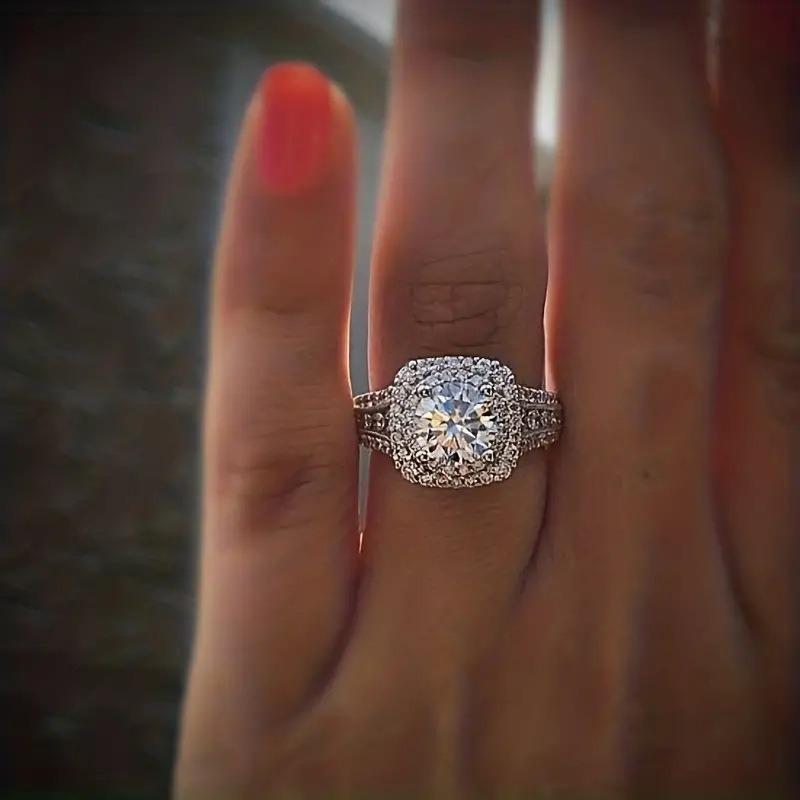 Sparkly Round Stone with Fine Diamond Ring for Valentine's Day, Thanksgiving and Other Holidays