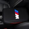 Emblema M LOGO Tapetes de Couro para Caixa de Apoio de Braço de Carro Capas para Console Central Para BMW E46 E39 E90 E60 E36 F30 F10 E34 E30 F20 E92 M3 M4 M5 X3 X4 X5 X6 X7