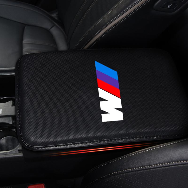 Emblema M LOGO Tapetes de Couro para Caixa de Apoio de Braço de Carro Capas para Console Central Para BMW E46 E39 E90 E60 E36 F30 F10 E34 E30 F20 E92 M3 M4 M5 X3 X4 X5 X6 X7