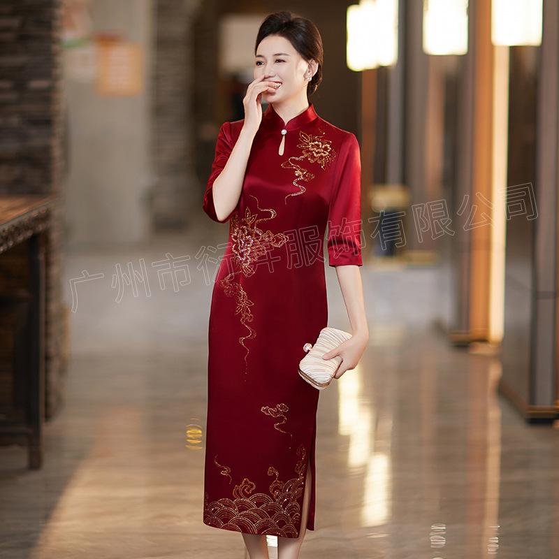 Stylish Red Retro Beaded Cheongsam Wedding Dress for Mother or Mother-in-Law