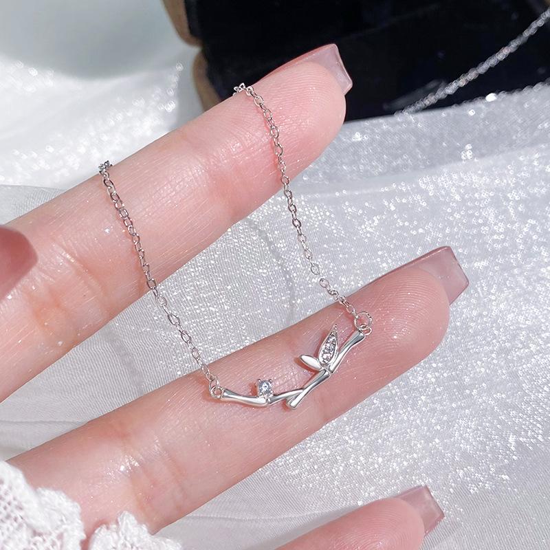 Bamboo Necklaces with A Niche Design That Is Minimalist and High-end In Chinese Style. The Design Feels Like A Polaroid Collarbone Chain