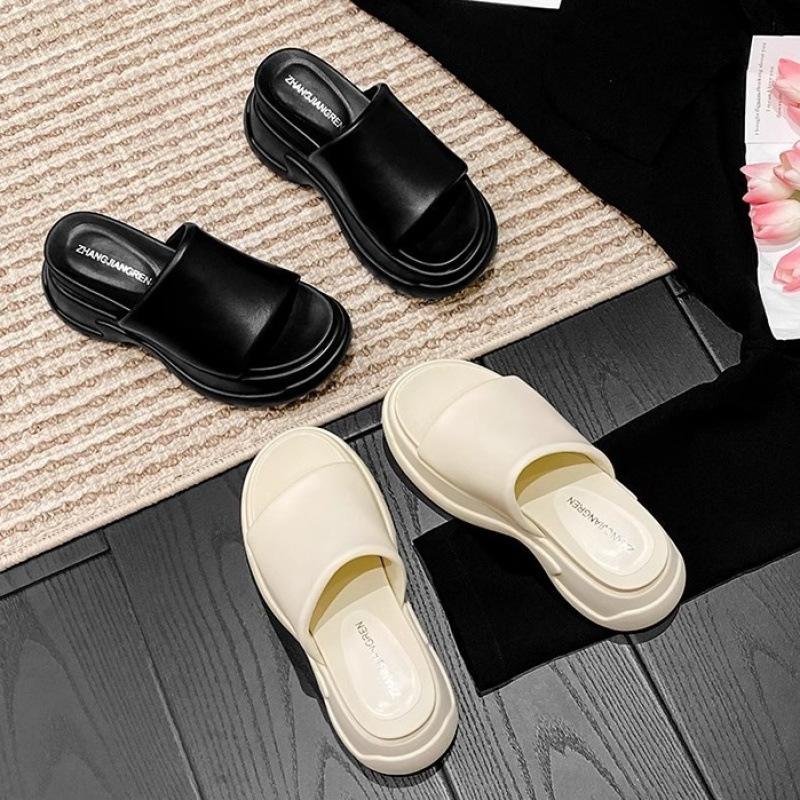 Muffin thick bottom with slippers for women's outer wear 2025 summer new versatile small height increase beach cool slippers