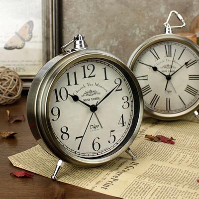 Retro Simple Student Dormitory Desktop Alarm Clock Metal Crafts Living Room Bedroom Silent Alarm Clock Home Decoration
