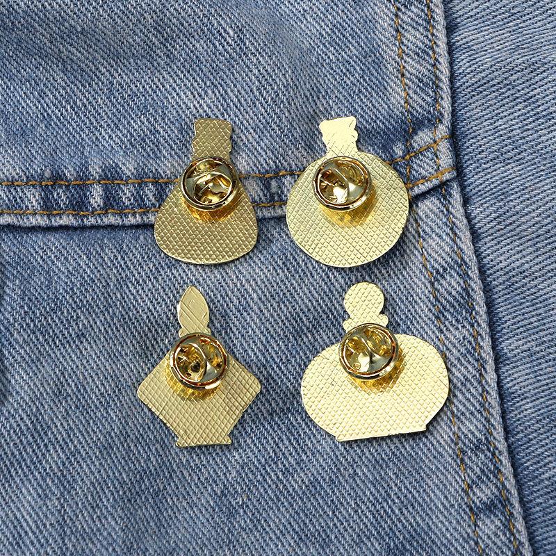 Cartoon brooch, spring, summer, autumn and winter, water bottle modeling, clothes, decorations, waist-closing artifact, oil-dripping spike needle