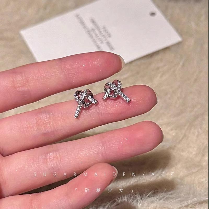 Little Complex Delicate and small knot love stud earrings for women. Korean simple niche student earrings are versatile~