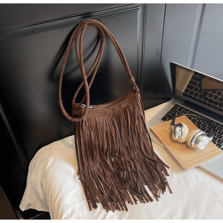 Oblique span tassel bag women's new fashion retro travel versatile bucket bag