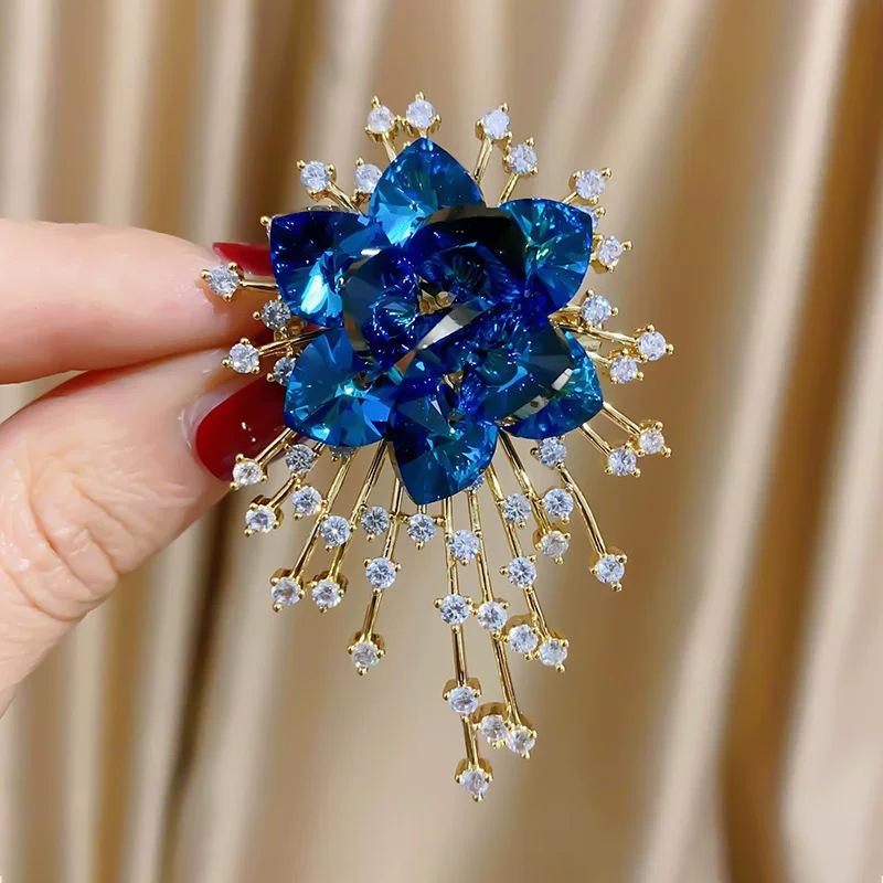 Crystal Flower Gold Plated Brooch Sparkling Cubic Zirconia Delicate Jewelry for Women Date Night Outfit A2