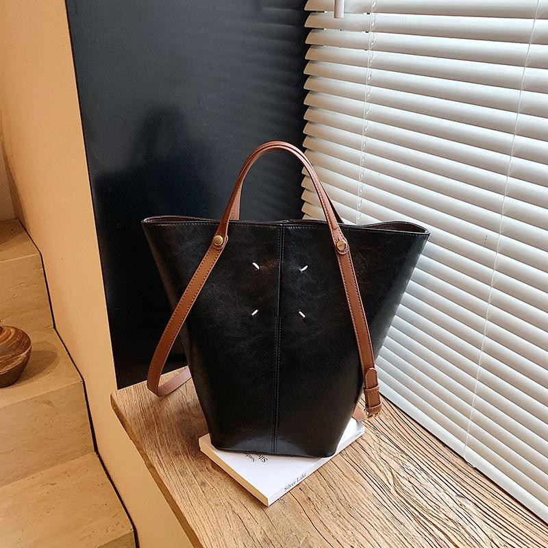 Retro Premium Bucket Bag Women's Autumn and Winter New Large-capacity Commuter Child and Mother Bag Portable Shoulder Bag