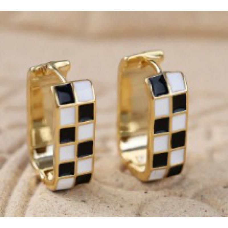 

New retro rectangular plaid ear buckles, personalized and creative hot sellers, short earrings.