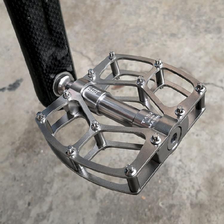 Mountain Bikes Pedals Light Weight Bicycles Pedals Nonslip Pedals Footboards Flat Platform Three Bearing 9/16In Thread