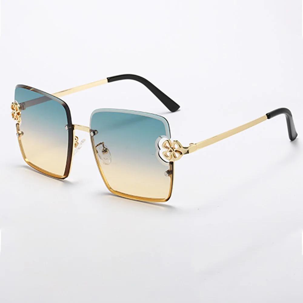 Retro Women Hollowed Flower Sunglasses Large Square Fashion Glasses Anti Glare UV Protection Stylish Accessories