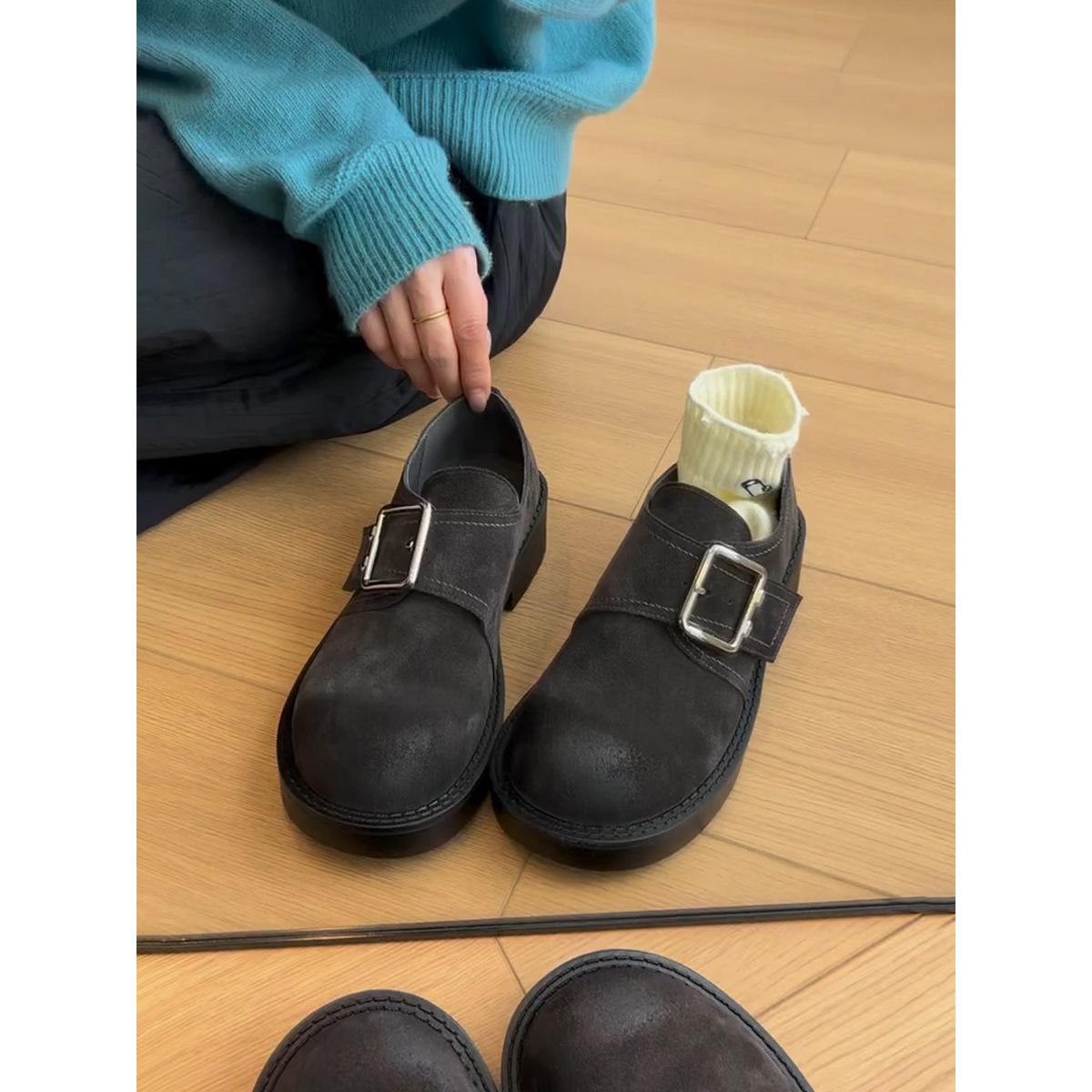 

Cowhide version~ thick sole Velcro round head loafers retro belt buckle single shoes women s thick heel small leather shoes Birkenstocks 39