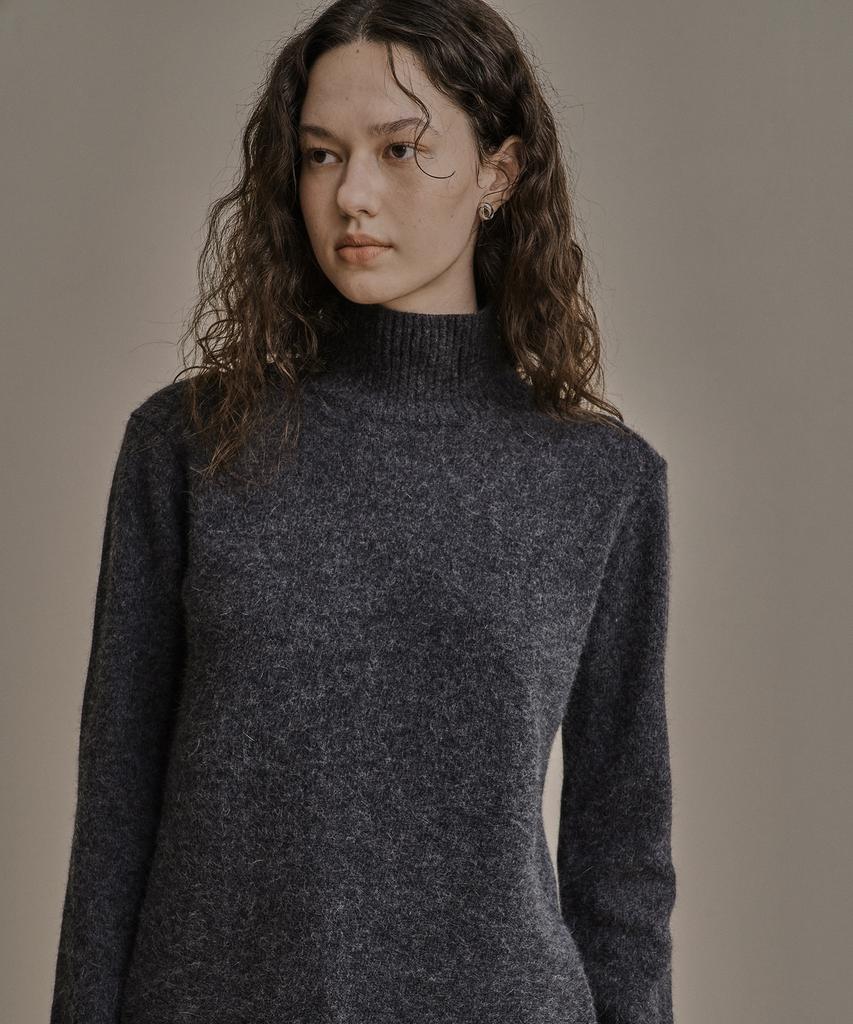 Kkeulle Side Slit Turtleneck_Charcoal