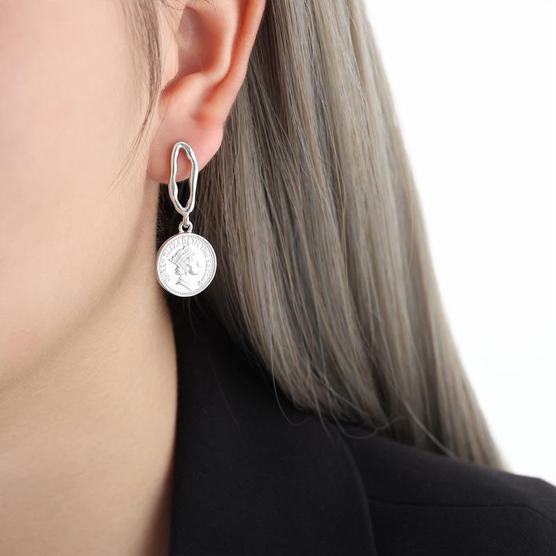 18K Gold-Plated Retro Geometric Titanium Steel Earrings - Versatile Long Style