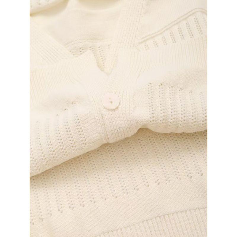 Kaslead New Arrival Women's Clothing Fashion Style Fashion Minimalist Versatile Buttons Floral Decorations Knitted Long Sleeve Cardigan