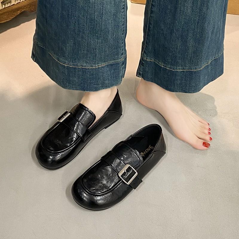One-pedal belt buckle women's spring and summer new flat-bottomed small leather shoes retro two-wear Doudou single shoes