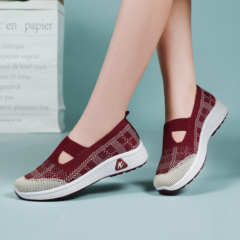 Summer breathable and comfortable single shoes, old Beijing cloth shoes, one step on mother's shoes