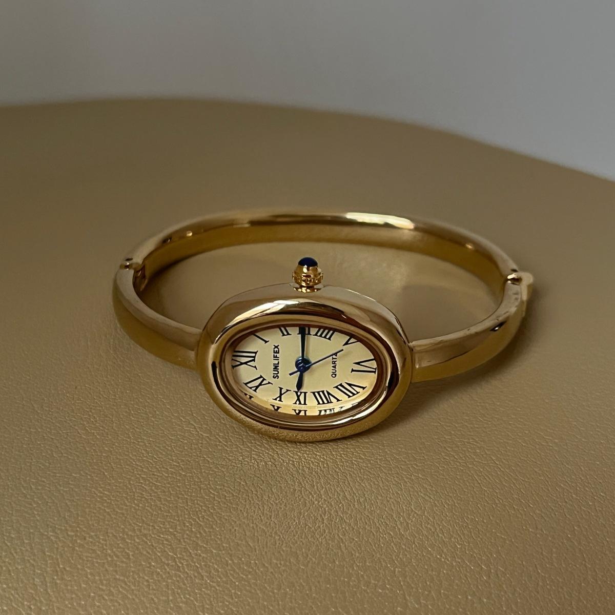 

Женские кварцевые часы Роскошные римские цифры Reloj Минималистичные простые овальные часы Женские часы из нержавеющей стали Orologio Золотой корпус Наручные часы