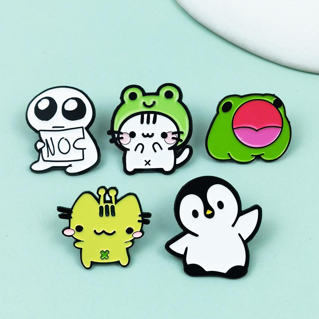 Alloy Animal Charms: Penguin & Frog Brooches for Kids' Backpacks