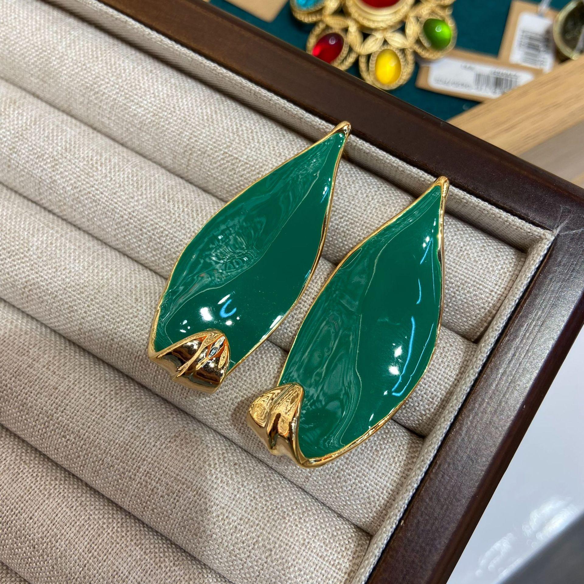 

New Chinese Plant Series Rolled Leaf Stud Earrings, Earrings, High-End Sense Versatile Fashionable Drop Glaze Earrings