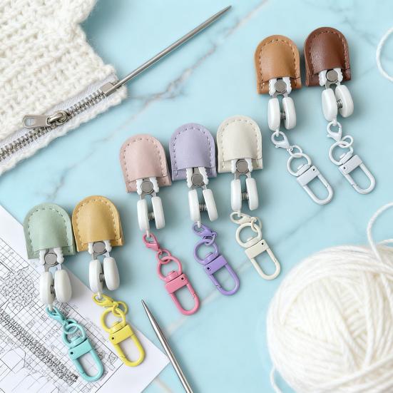 Portable Mini Scissors Keychain Carabiner Design Miniature Cutting Tool for Sewing Travel Ultra Sharp Small Snips for Threads And Tags