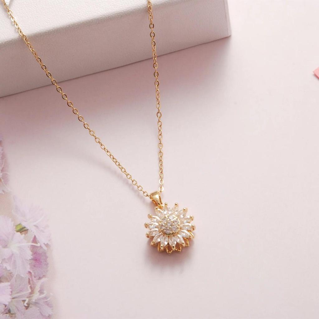 Women'S Rotatable Sunflower Collarbone Chain, Daisy Necklace, Fresh And Versatile Fashionable Neck Accessory.