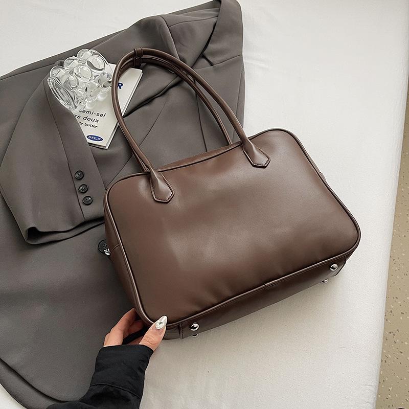 

Ручна модна універсальна жіноча сумка 2024 року, новий тренд, повсякденна сумка, елітна сумка через плече, нішевий дизайн кавовий