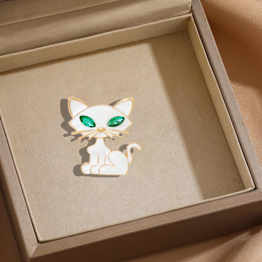 

Брошь Кошка с зелеными глазами Брошь Универсальный Животное Металлический значок Модный Одежда Сумка Аксессуары для шарфа Броши Булавка