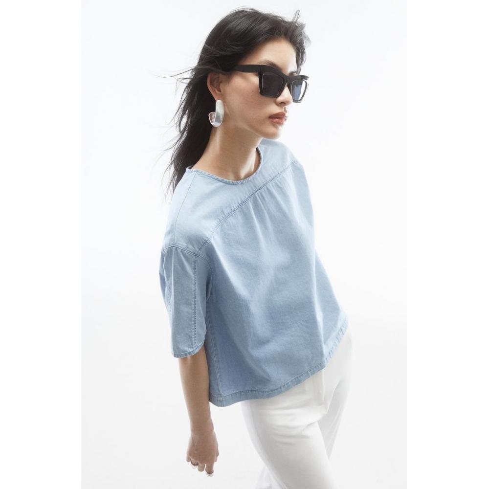 

Джинсовая блузка HM светло-голубого цвета