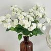 Decoração de casa – Flores e coroas artificiais