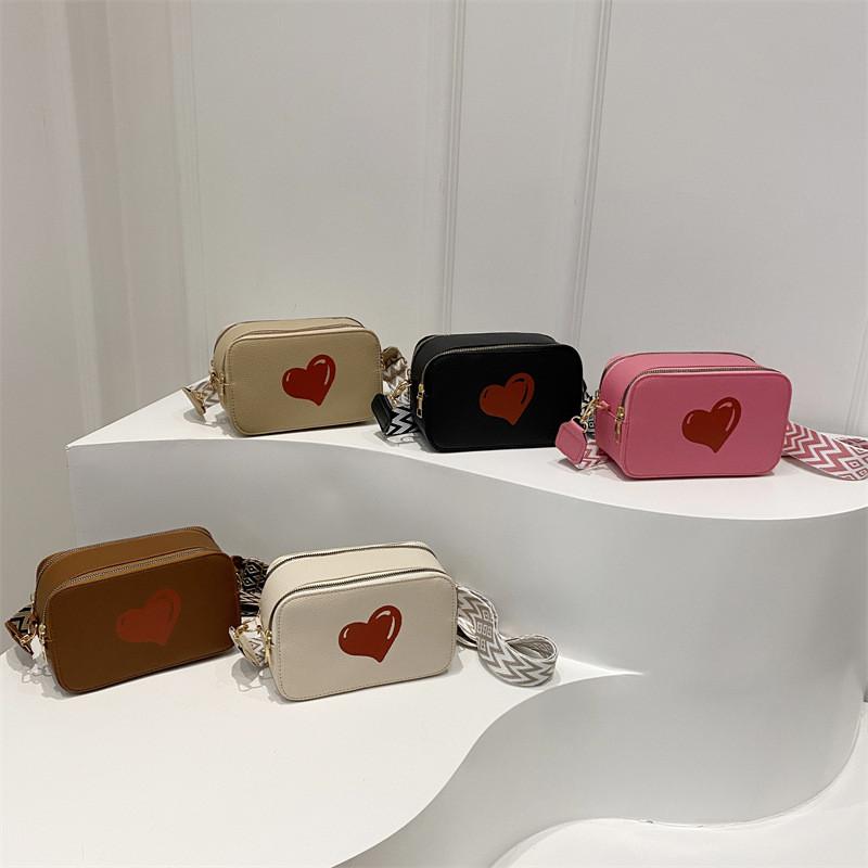Chic Heart Print Small Square Bag For Women In Stylish Urban Minimalist Design