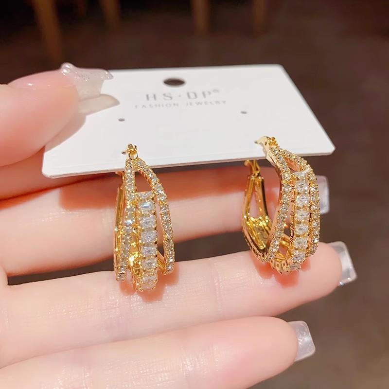 Rhinestone Pearl Geometric Earrings: Retro French Style, Trendy Round & Square Studs, Fashionable Jewelry for Women.