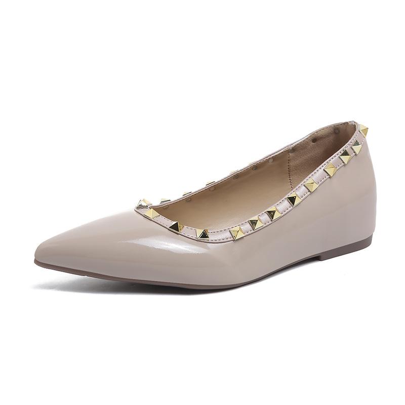 

Fashion Female Cheap Plus Size 35-42 Gold Rivets Adult Matte Shiny Summer Beach Shoes Women s Fashion On Flats increased internal 4cm 35 абрикосовый